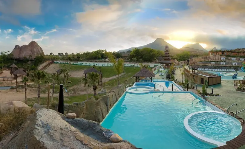 Magic Natura Animal, Waterpark & Polynesian Lodge Resort — 4-star hotel in Foia del Verdader (Terra Natura)
