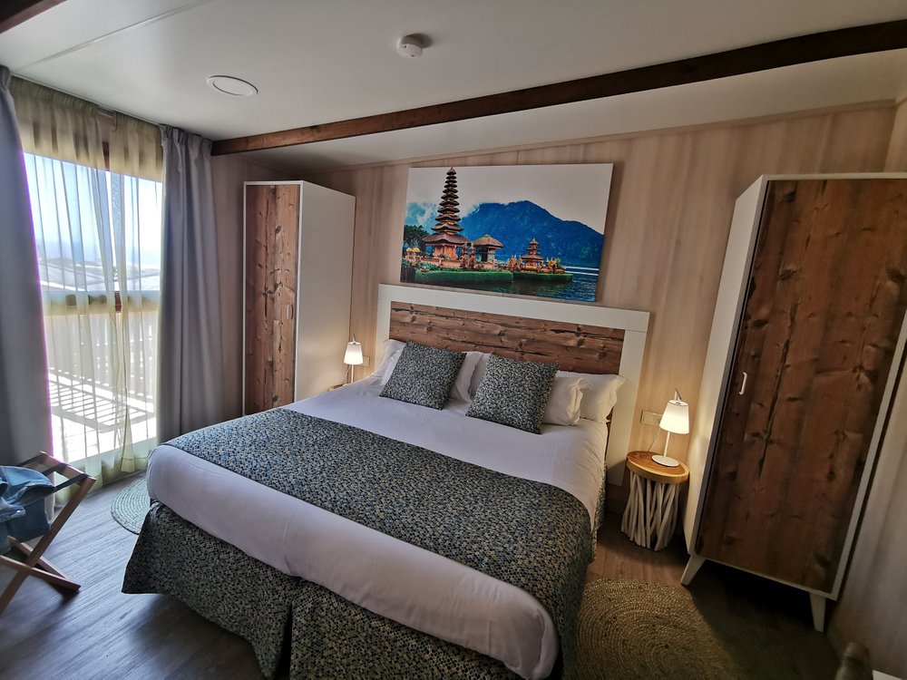 Polynesian themed bedroom with wood finishes at Magic Natura lodge