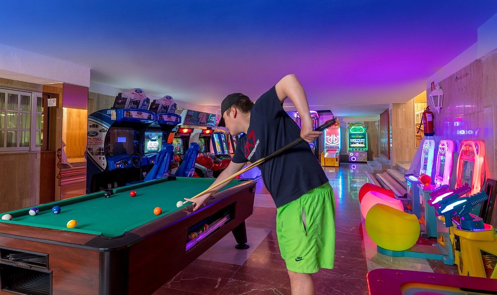 Magic Game Experience arcade and pool room at Magic Tropical Splash