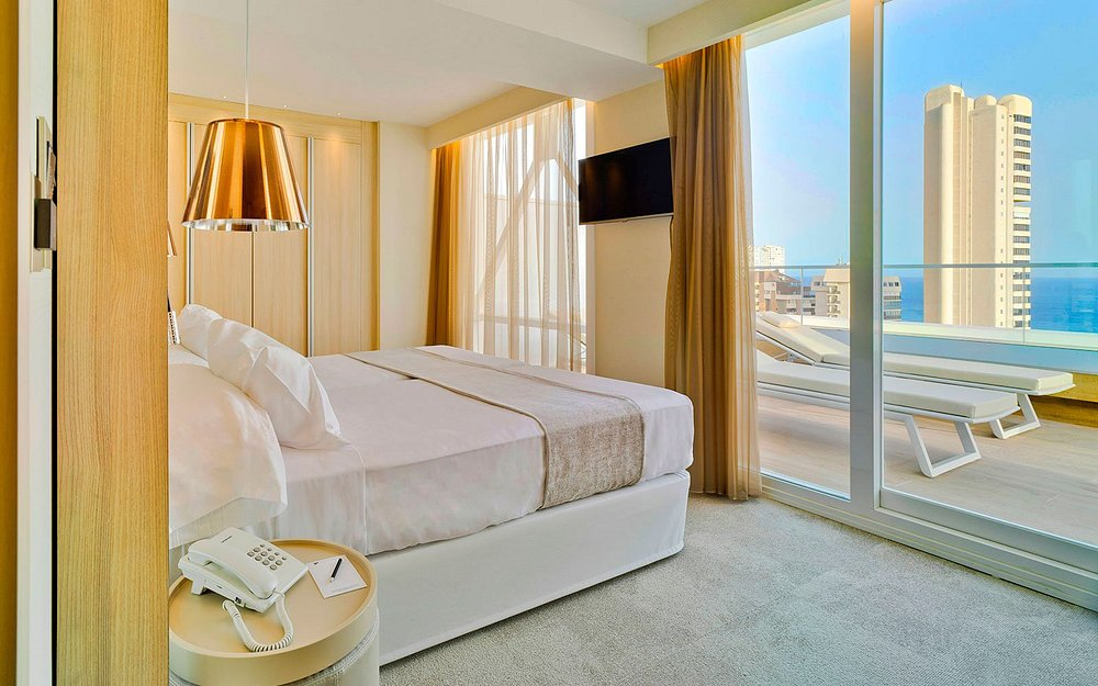 Sea-view double room with private balcony at Hotel Don Pancho Benidorm