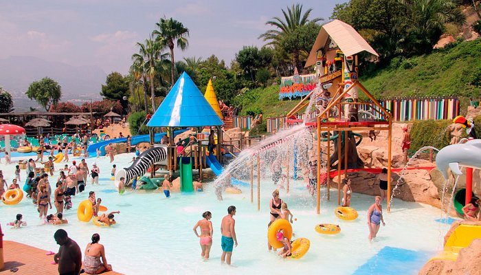 Aqualandia Benidorm children's splash area Children's splash pool at Aqualandia Benidorm with shallow water, play structures and families enjoying the aquapark